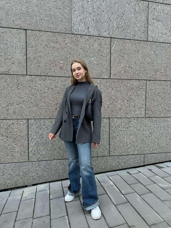 Can you guess my height from a photo? 😊
Whoever guesses my h..