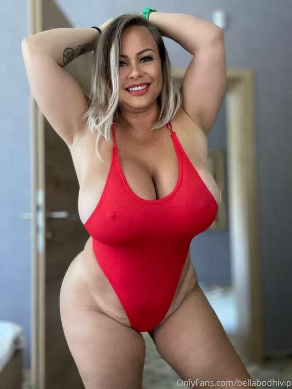 Everybody wants to see me in this bathsuit ❣️
