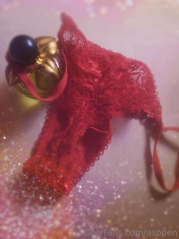 perfume and lace .... explosive combination 🔥 do you want to..