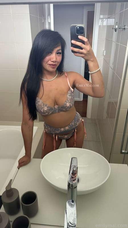 A morning selfie before you head off to work 😋