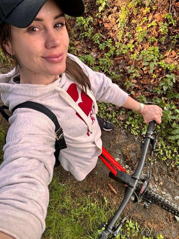 weekend hike couldn't be more fun :)❤️ sending you so much l..