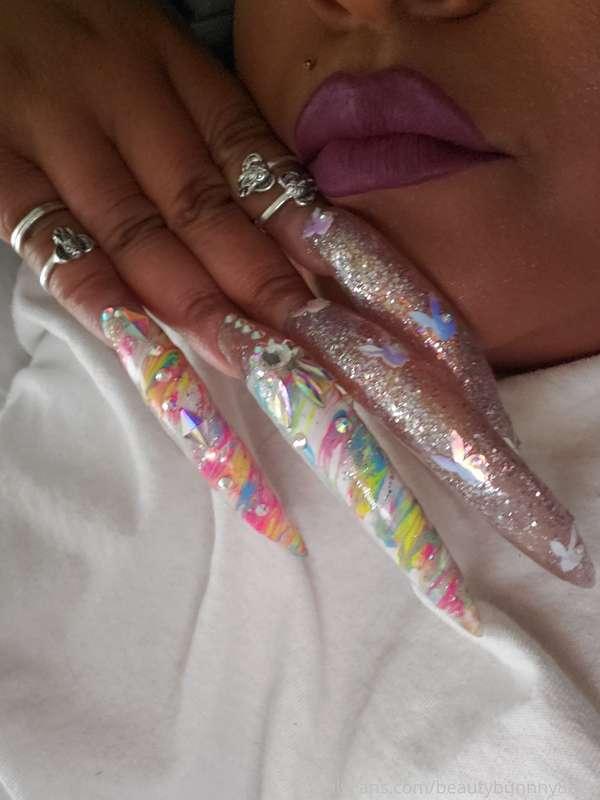 Beautiful Finger Nails 💅  Nail customs available !!!