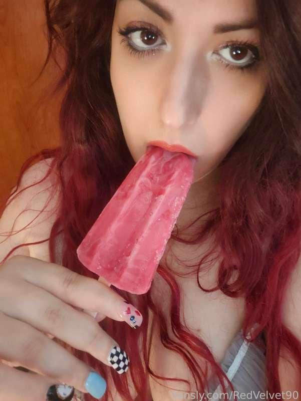It's so hot here. I need to refresh myself with a good popsicle 🧊😋