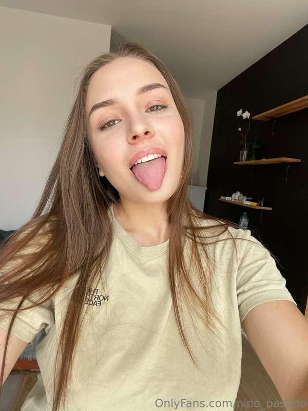 tongue is ready for Daddy😋💦