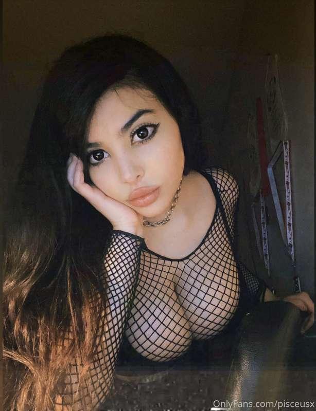 i'm sooo bored rn 🥺 wanna come chat with me? 🙈❤