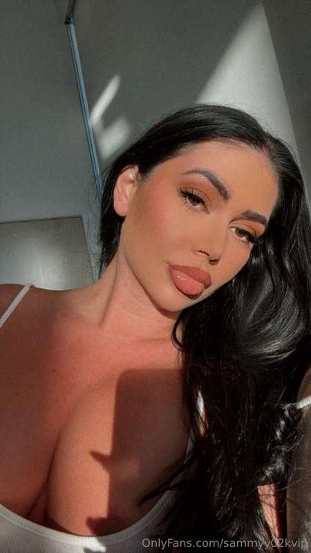 This look was made to distract you. 😈