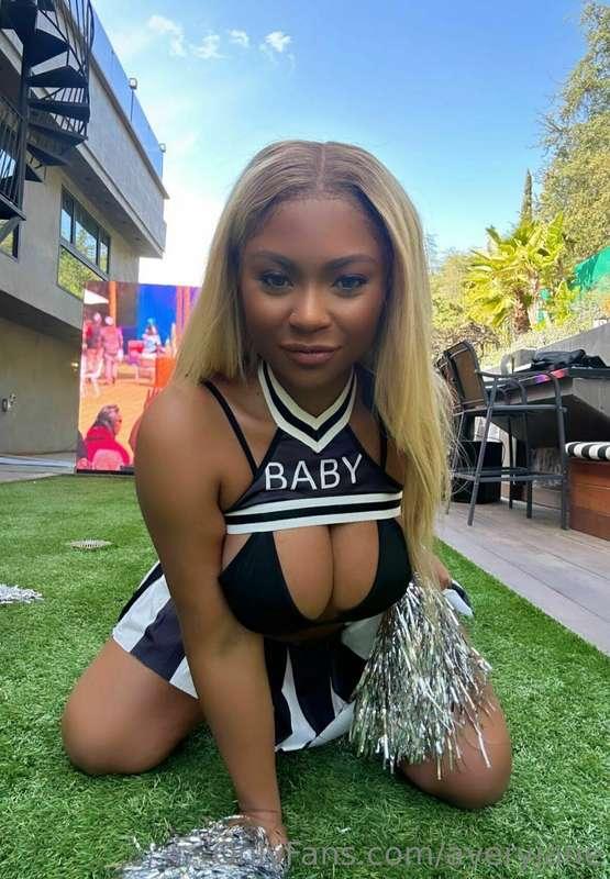 want me to cheer you up daddy?🙆‍♀️