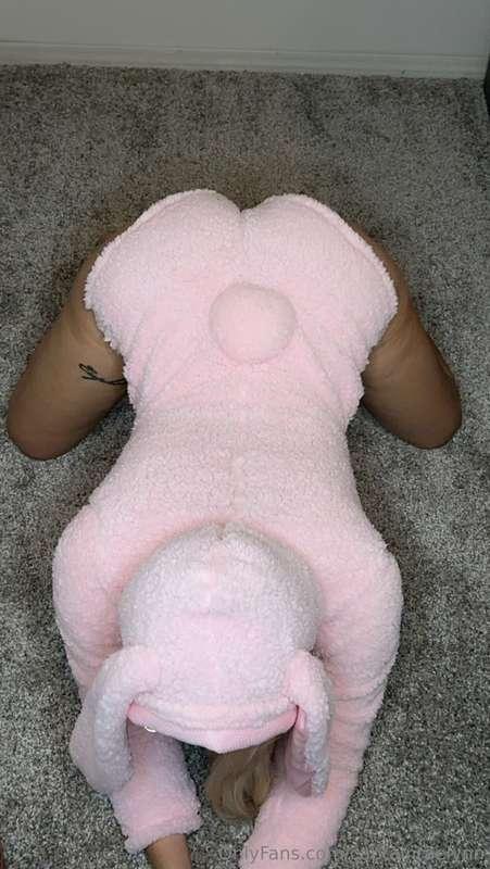 Who's wanting to see these bunny buns bounce?