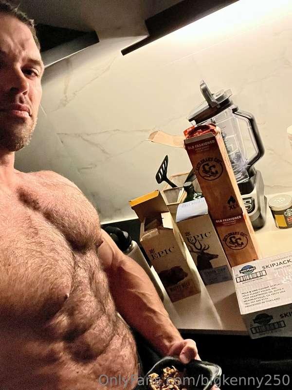 Protein overload!!! Wanna be VIP? Send me FOOD!!! 🤴🏻💪🏼🥩
