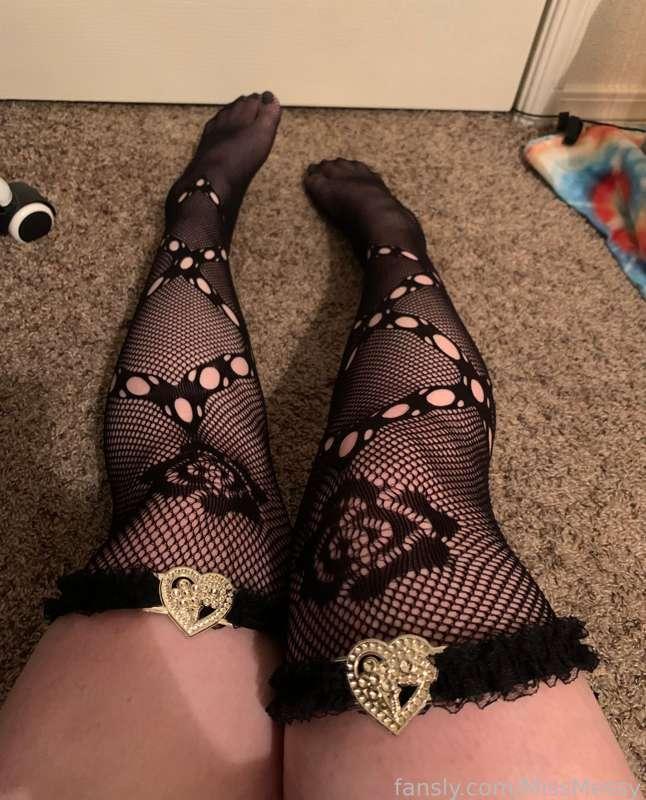 Wanted to show off my new shoes, but they don’t match the lace thigh highs x3 