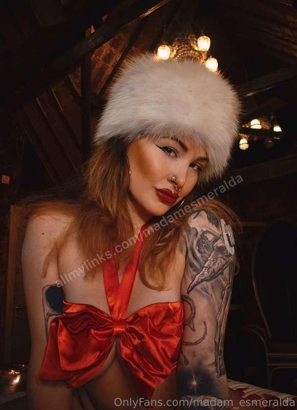 Do you love me 🎁
Wanna unwrap??