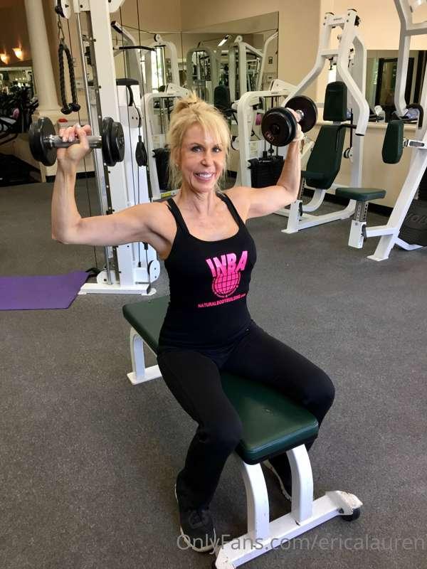 Do you guys think my workout routine has paid off? 🙈