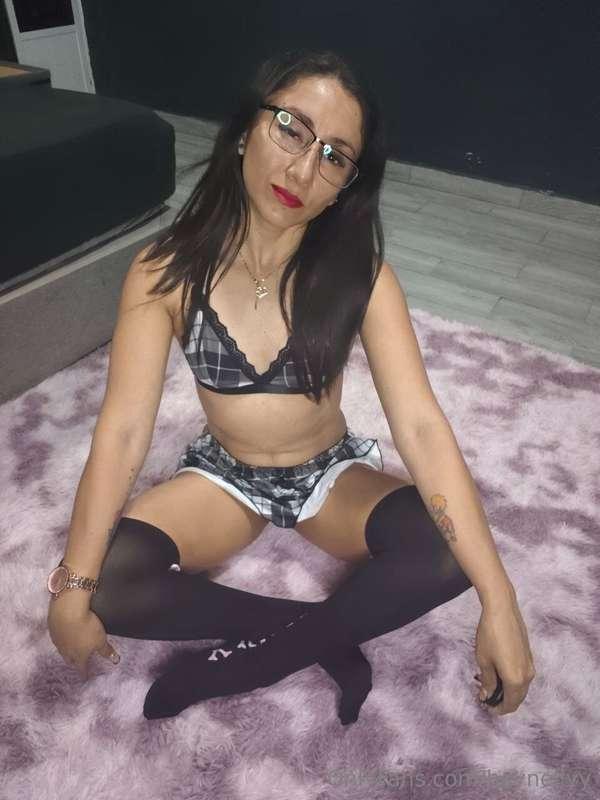 Let’s turn that casual scroll into a flirty chat—DM me. 🖤