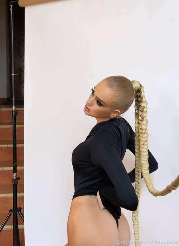 who is a surprise from the photo shoot?🔥🍑👼🏼💦