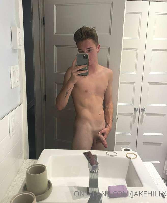 do you like my morning wood?🥵 leave a tip for more like this..