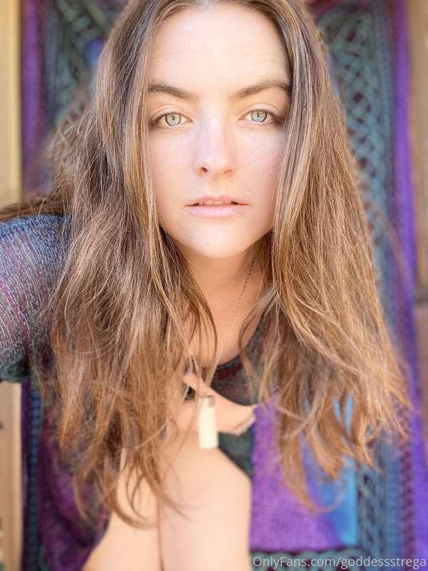 All natural and make-up free today. Keep an eye out in your ..