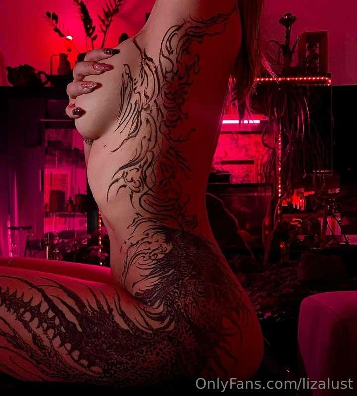 I want to know your opinion😏

Do you like tattoos😍? Do they ..