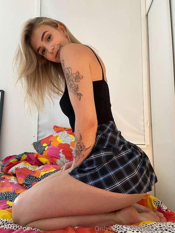 Is naughty school 👧 still a turn on for anyone? 🙊