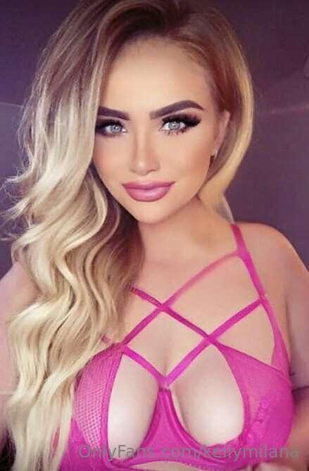Are you busy? Wanna get naughty with me?💦