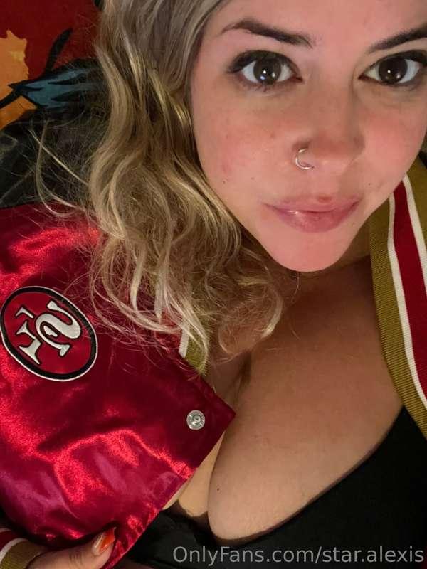 Which Team Are You Rooting For Today ? 🏈