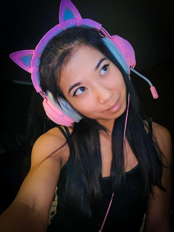 Trying to reach my goal of 100 followers on Twitch!!! It wou..