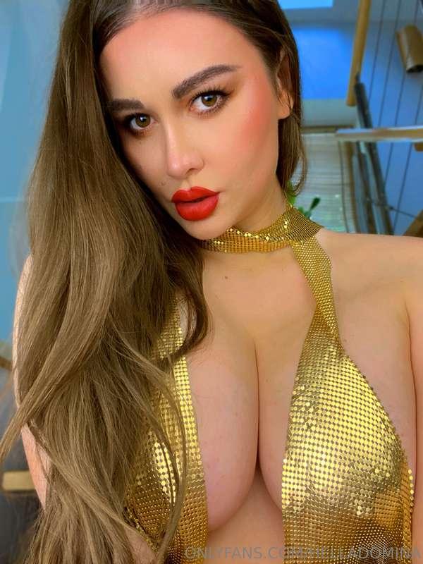 I know you want to see your Goddess naked with her huge stra..