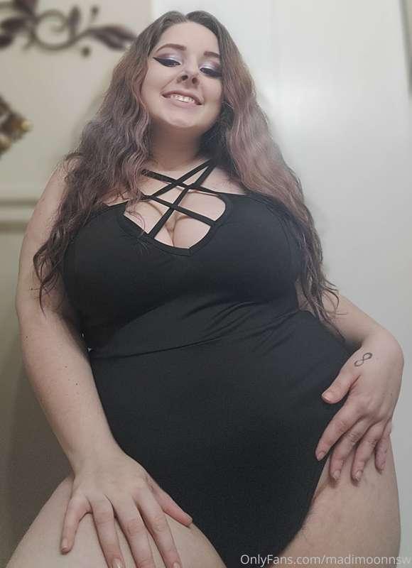 New lingerie sets coming 😘 I hope you like how thick I look ..