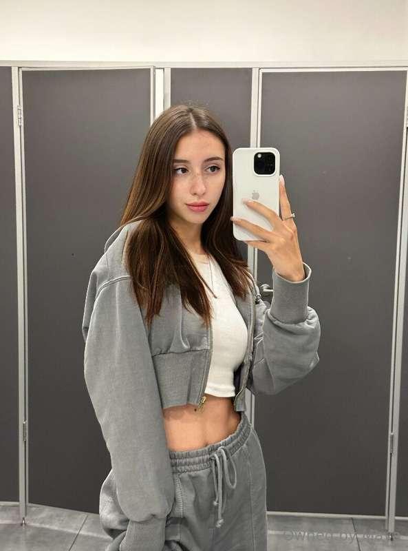 ## 🔥 🔥 🔥 HOT GIRL @iisabella_love🔥 🔥 🔥 This innocent cutie @..