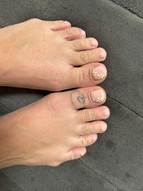 Wrinkled toes after a bath x