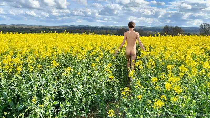 boy butts and sun ☀️ maximum vibes 😏 __***DM #FARM***__