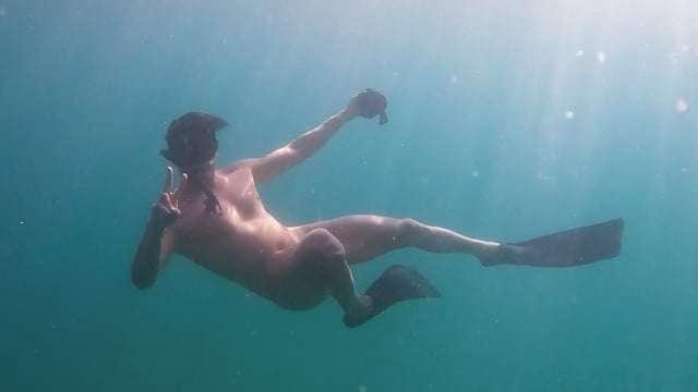 Video | An underwater naked adventure with Fabiola
