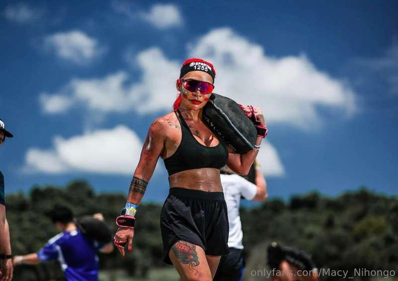 Who loves strong women?