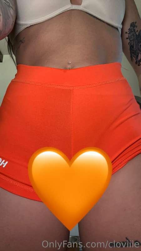 Want to see my Hooters camel toe?