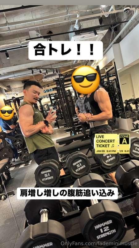 今日は、さっきあげた動画の色黒マッチョ君と合トレしたました今度誰輪姦する？なんて会話して。