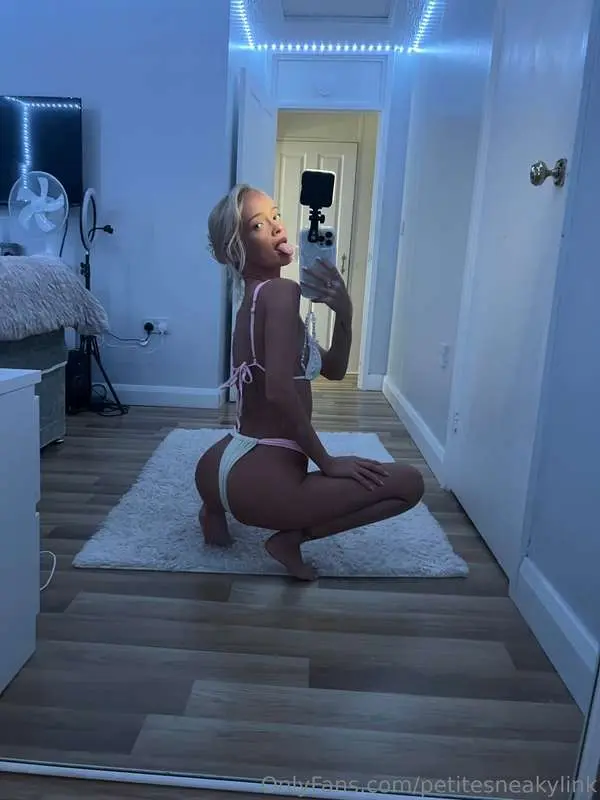 Im online 👅🍬 Cum shoot your shot 😜🤭