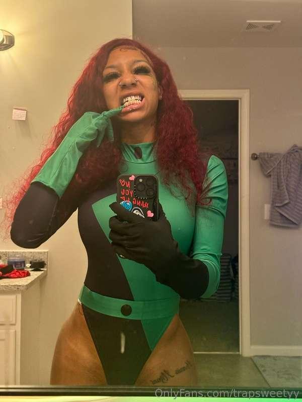 cosplay queen... dont play b**ch 