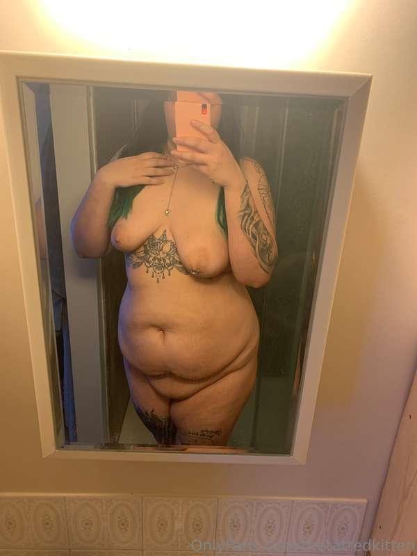 Took a quick pic as I passed the mirror 😋