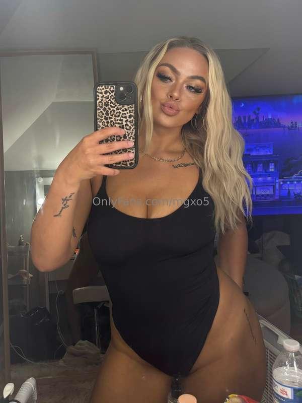 tip me here or in the DMs for my bday to get a free bundle!!..