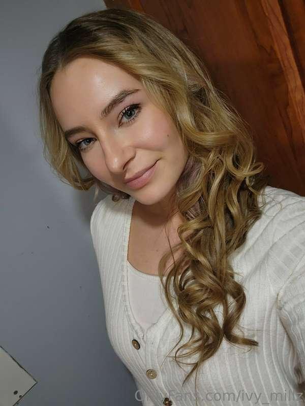 What do you think of my hair? Do you like it straight or cur..