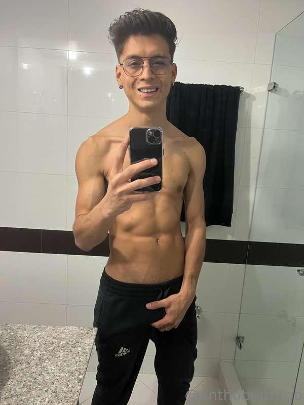 Hey guys!❤️ I just got my hair cut, do you like it?🥰  I thin..
