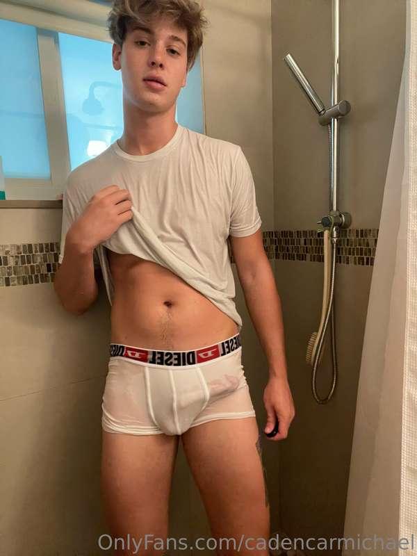 get in the shower with me babe 😈