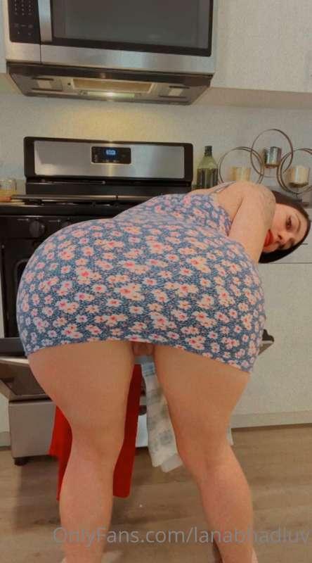 Dinner first? Or pussy?