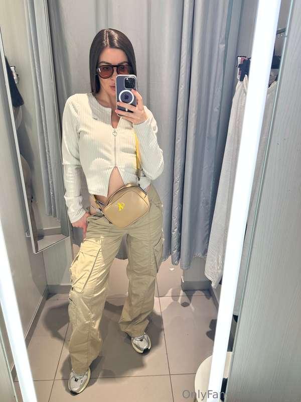 Kitty, will you help me choose clothes? 🫦