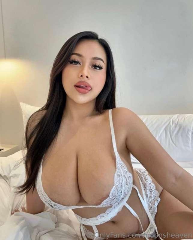 All eyes on me 💋