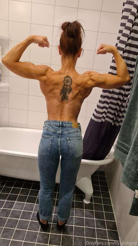 Some Friday posing for my VIPs 💋 Do I still have some shapes..