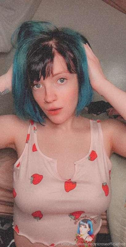 Perky Lil titties 😘 you know what to do if you want to see m..