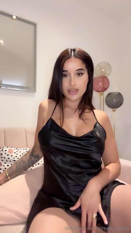 You want to see this pink pussy don’t you!?
