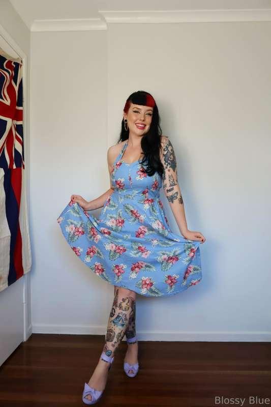 Fun, flirty tropical pinup photo set 🌴🔥🥰 Enjoy this super cu..