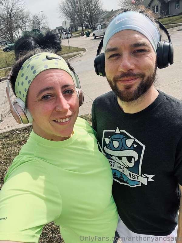 Went on a run with Hubby after he finished working out!! 💚