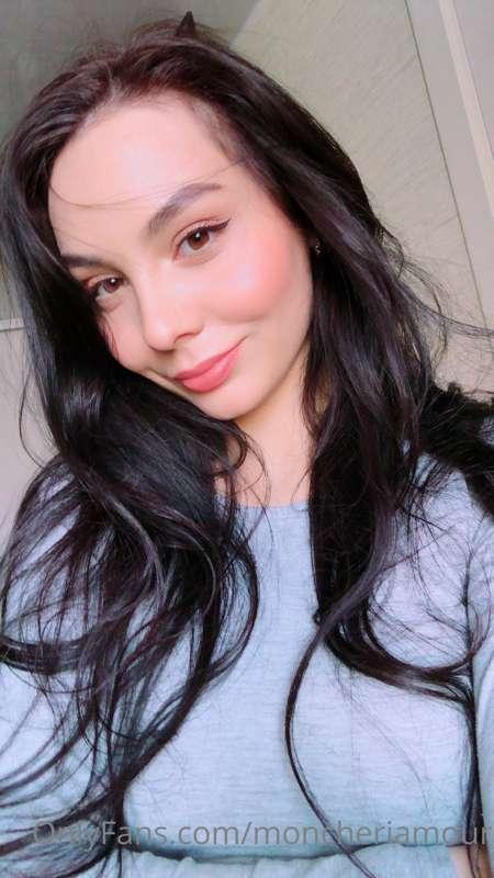 Hi I’m Monica! I’m all about self love, nudes, silly jokes a..